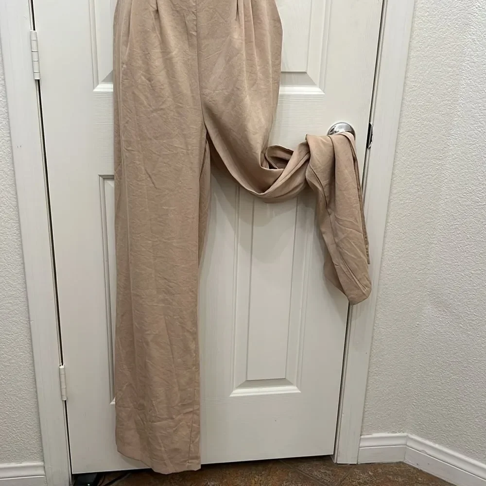 Nasty Gal Khaki Beige Pants Romper Scoop Neck Sleeveless Wide Leg Cut Out Back - Picture 6 of 17